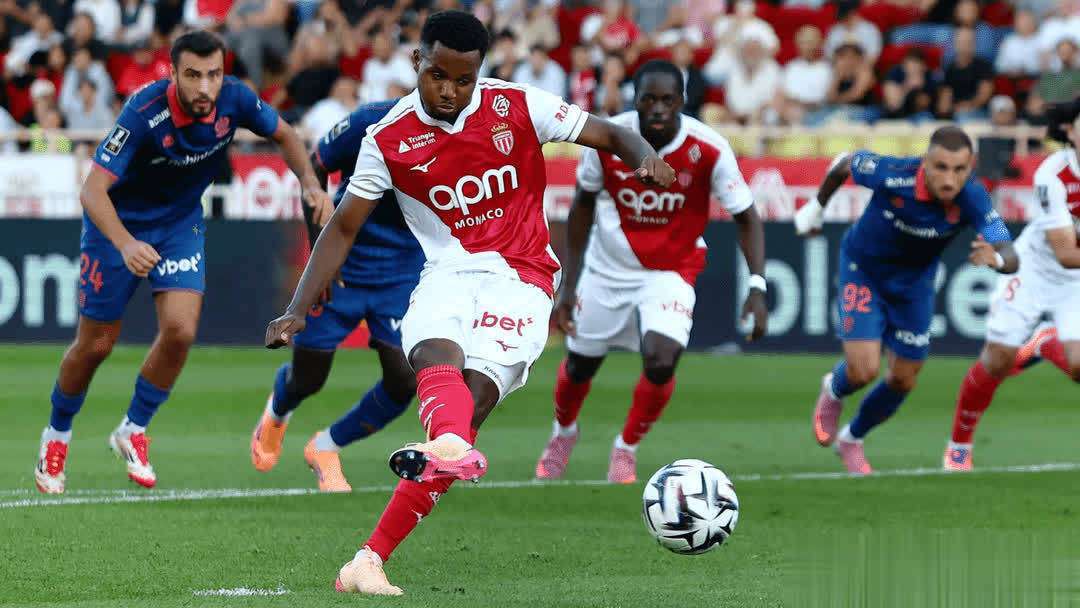 巴萨天降横财！昔日废柴法甲5场轰6球，英超3队求购